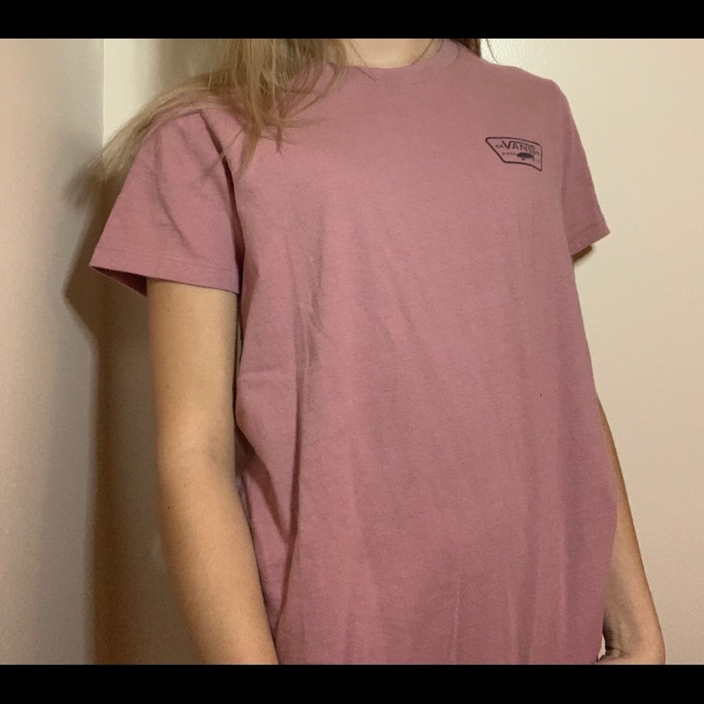 ★ pinkish-red vans t-shirt
